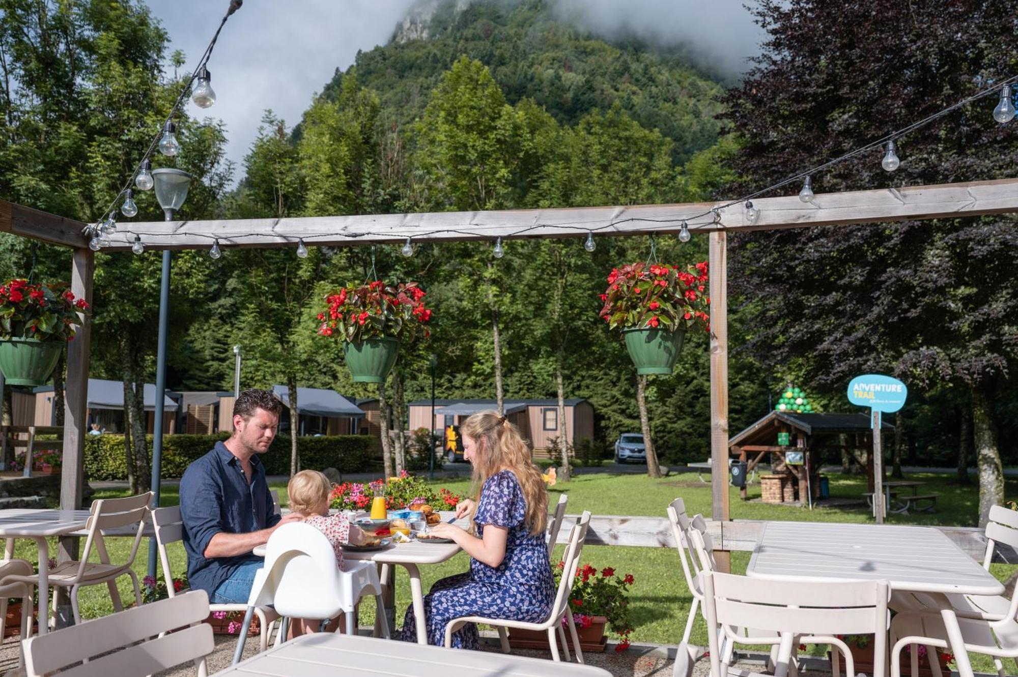 Camping Rcn Belledonne Ле-Бур-д'Уазан Екстер'єр фото