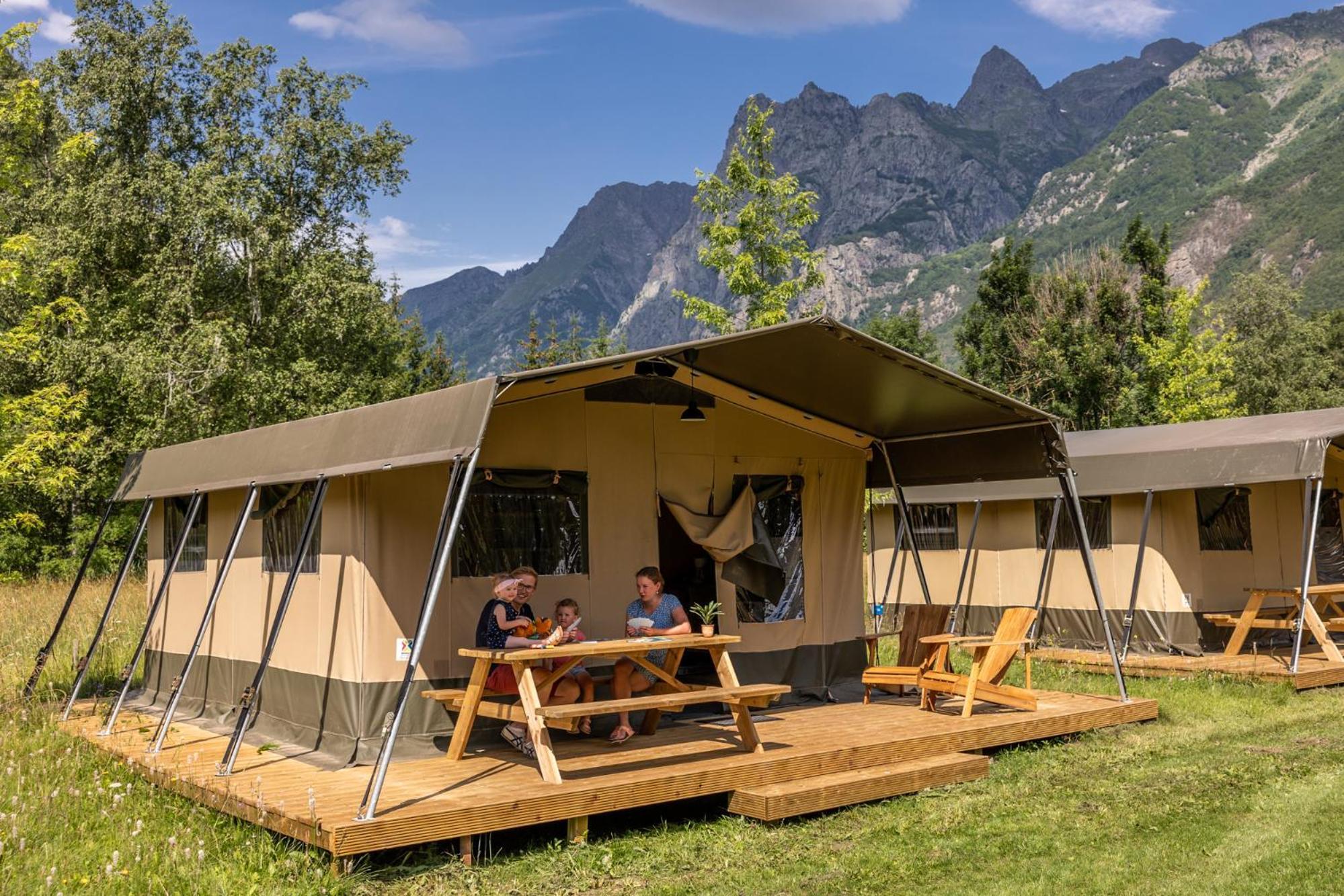 Camping Rcn Belledonne Ле-Бур-д'Уазан Екстер'єр фото